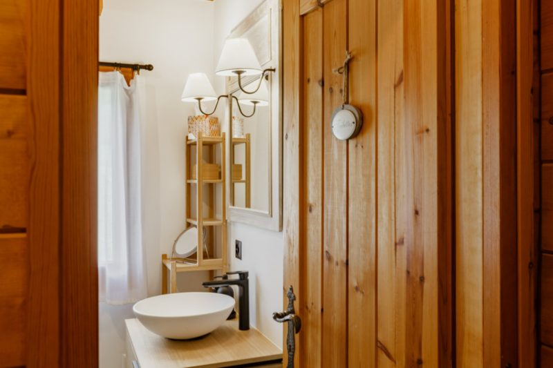 Chalet Soleada with Fireplace and Terrace for 5