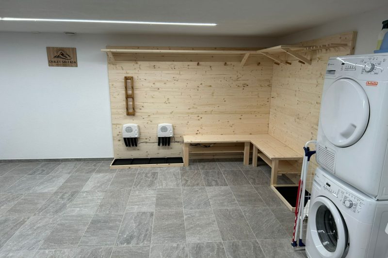 Chalet Soleada with Fireplace and Terrace for 5