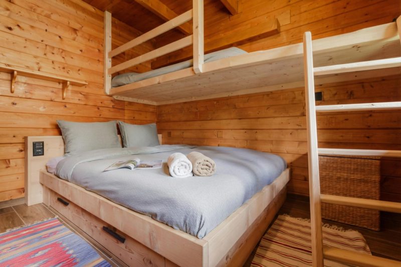 Chalet Soleada with Fireplace and Terrace for 5