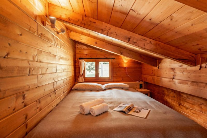 Chalet Soleada with Fireplace and Terrace for 5