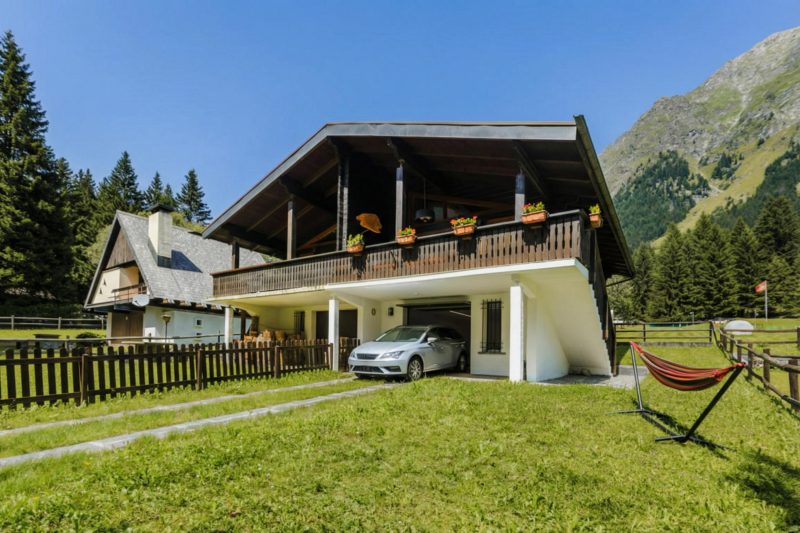 Chalet Soleada with Fireplace and Terrace for 5