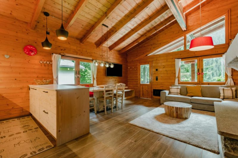Chalet Soleada with Fireplace and Terrace for 5