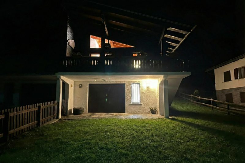 Chalet Soleada with Fireplace and Terrace for 5