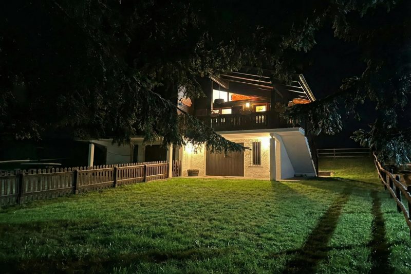 Chalet Soleada with Fireplace and Terrace for 5