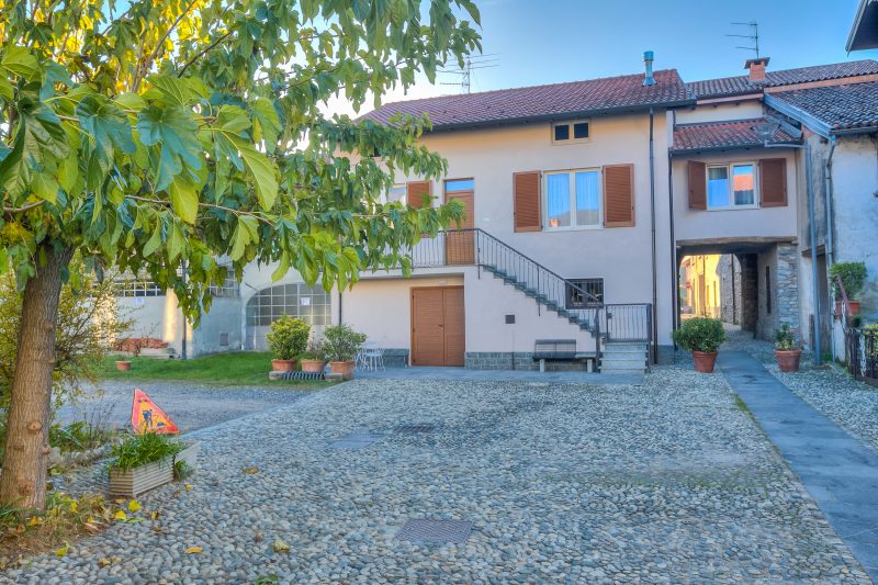 La Valbinella Few Meters From Varese Lake + Parking (Sleeps 4)