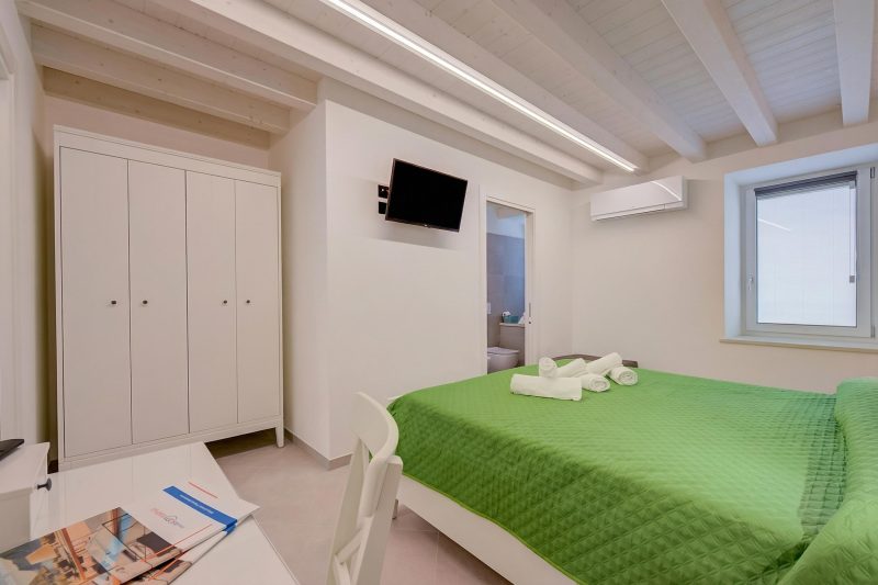 Ulivo Apt - Palazzo Palermo 1817 A/C, 2BR Sleeps 5