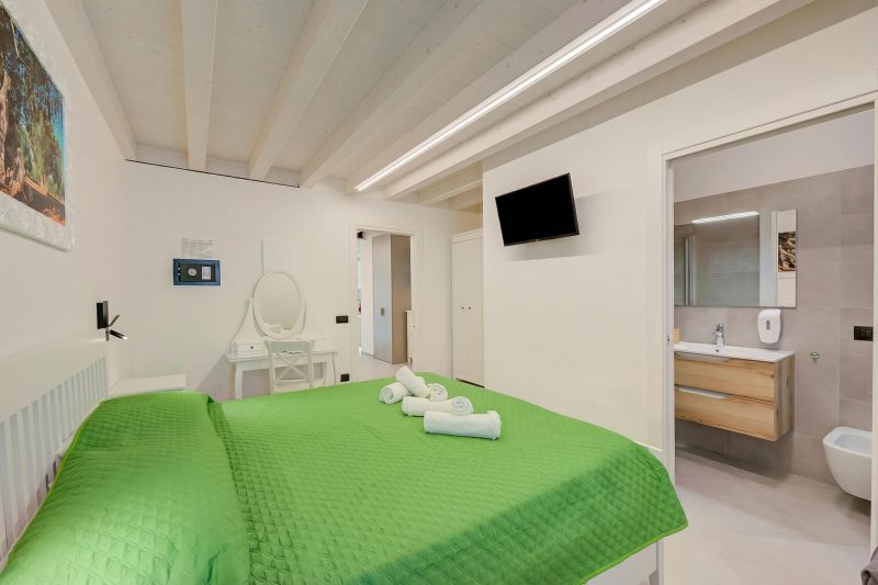Ulivo Apt - Palazzo Palermo 1817 A/C, 2BR Sleeps 5