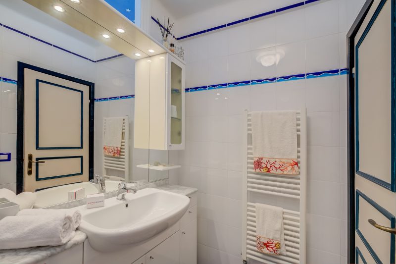 Il Bijou Di Rossella - Beach Front Duplex with Balcony