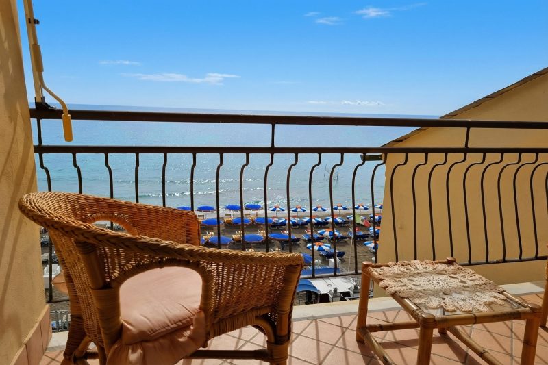 Il Bijou Di Rossella - Beach Front Duplex with Balcony
