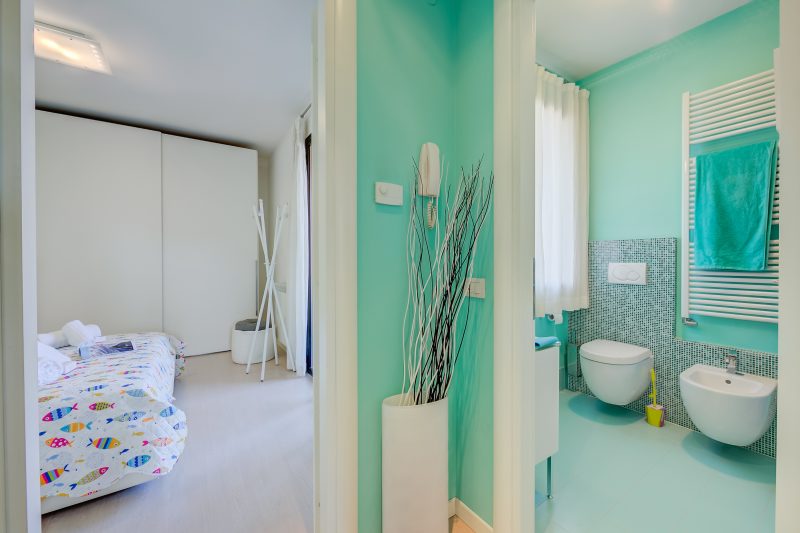 Green Tiffany Apartment: Pool, Tennis, Balcony