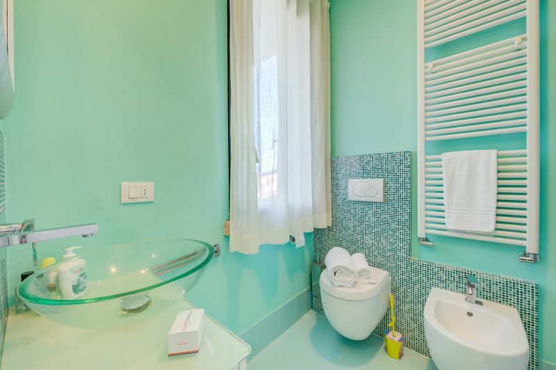Green Tiffany Apartment: Pool, Tennis, Balcony