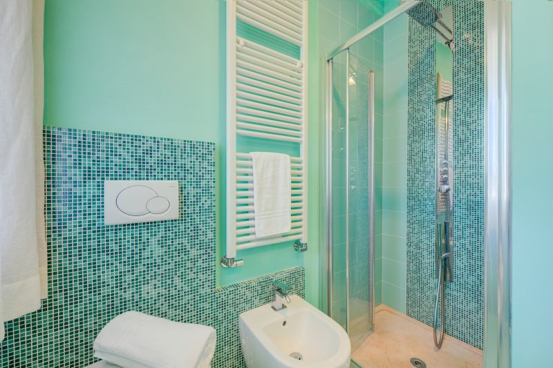 Green Tiffany Apartment: Pool, Tennis, Balcony