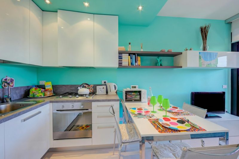 Green Tiffany Apartment: Pool, Tennis, Balcony