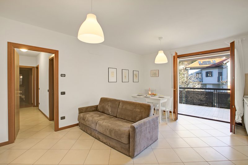 Magnolia: Laveno Centre 2BR with Terrace