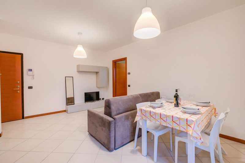 Magnolia: Laveno Centre 2BR with Terrace