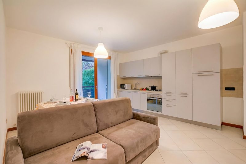 Magnolia: Laveno Centre 2BR with Terrace