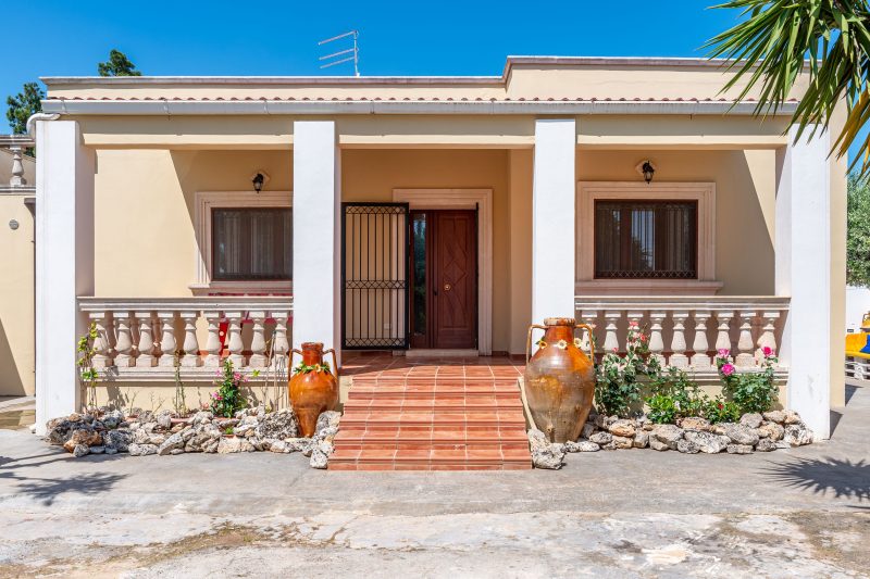 Villa Simone Vacation Villa With Garden