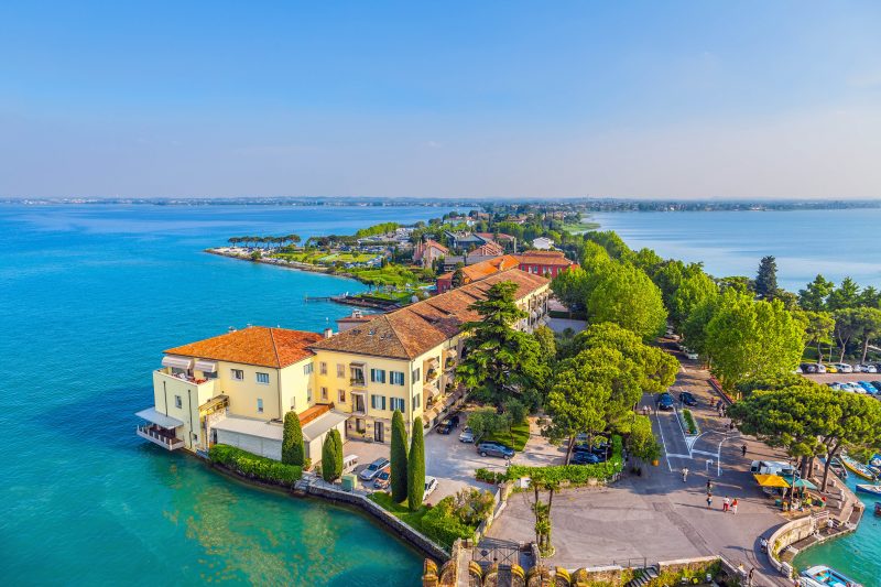 Spiaggia Azzurro -lakeside with terrace