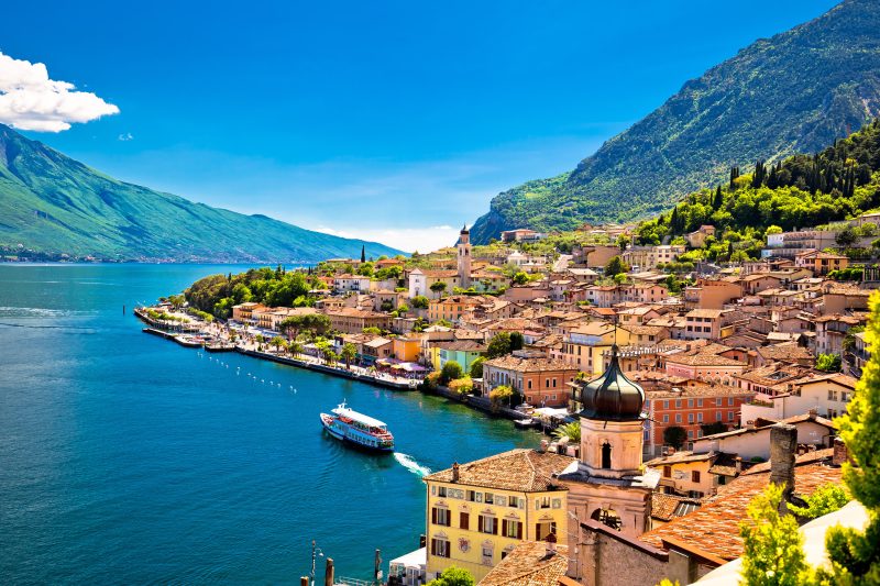 Spiaggia Azzurro -lakeside with terrace