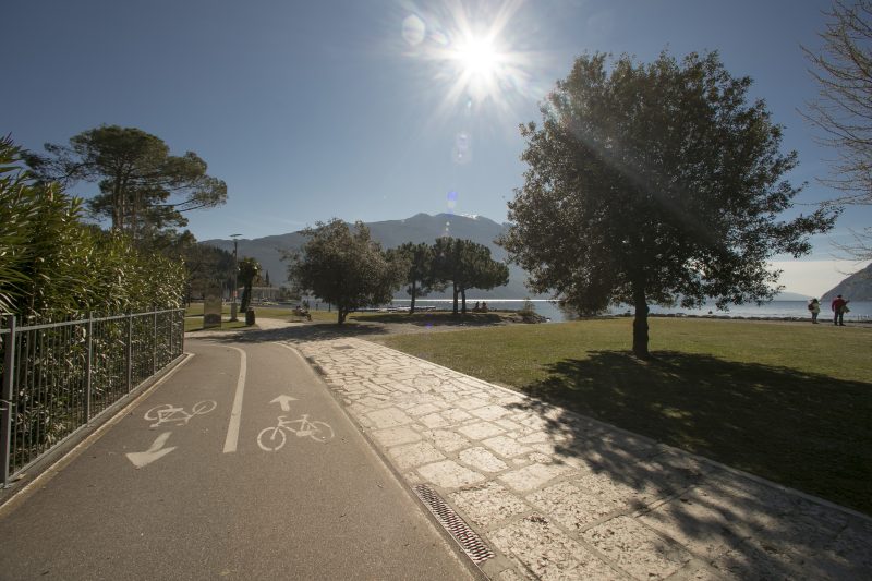 Riva Lago e Spiaggia Apartment with Balcony and Parking