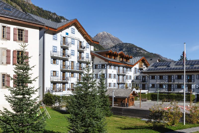 V Buet 52: Beside Ski Lift; Pool, Sauna & Gym