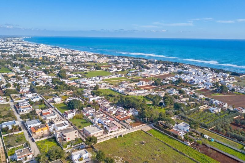 Le Bianche Apt 2 with Garden near The Sea
