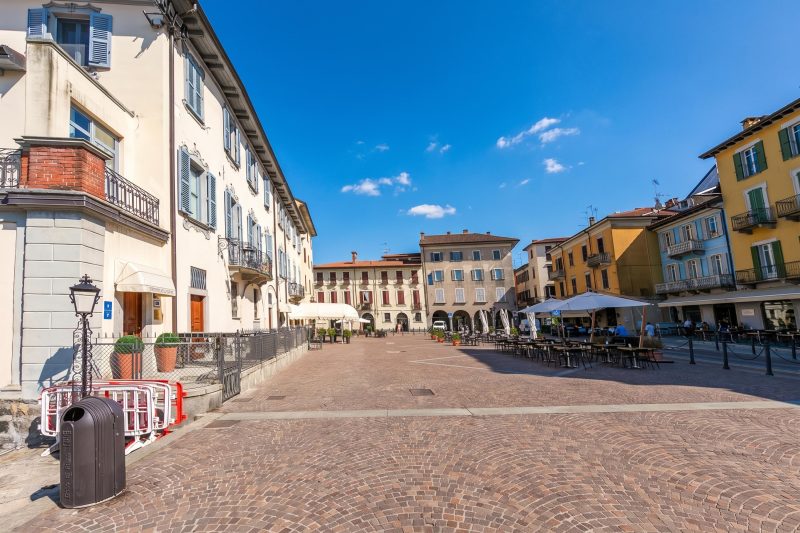 Il Nido Del Cigno, Arona Lakefront Apartment with Terrace and A/C