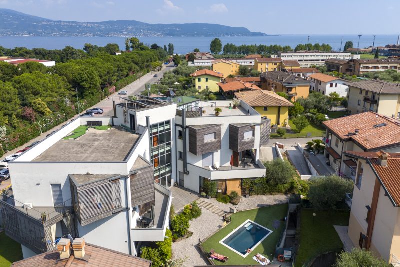 Onyx House With Shared Pool