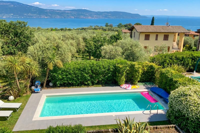 Casa Oleandri Shared Pool & Lake View