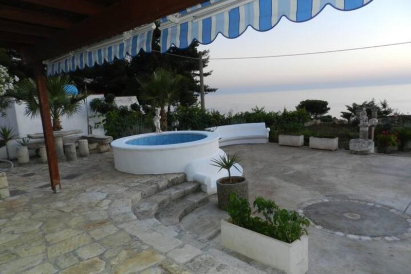 Villa Felloniche Sea-View Apartment with Parking
