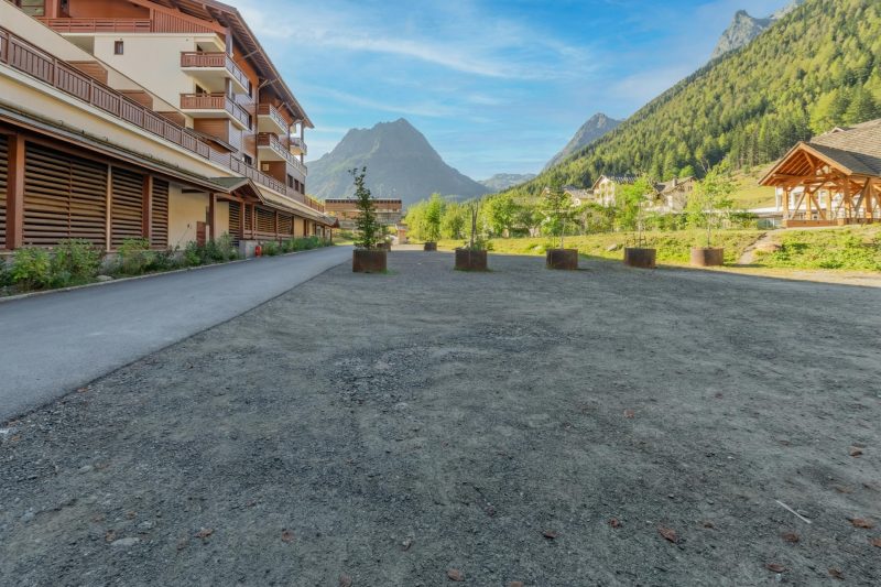l'Ours Bleu B13 Ski-In at Vallorcine| Shared Pool, Gym & Wellness