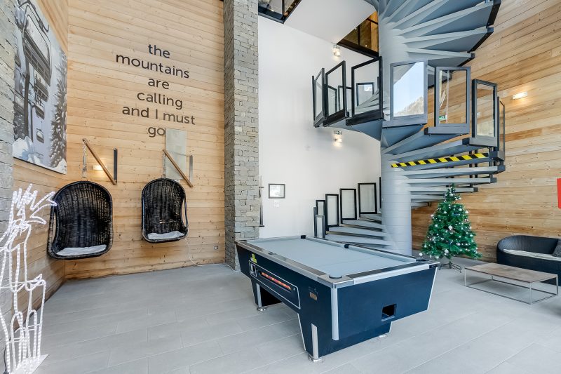 l'Ours Bleu C21 Ski-In at Vallorcine| Shared Pool, Gym & Wellness
