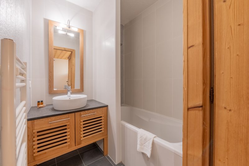 l'Ours Bleu C11 Ski-In at Vallorcine| Shared Pool, Gym & Wellness