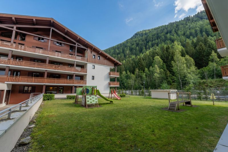 l'Ours Bleu B13 Ski-In at Vallorcine| Shared Pool, Gym & Wellness