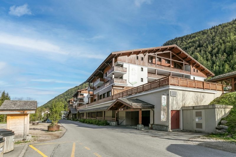 l'Ours Bleu B13 Ski-In at Vallorcine| Shared Pool, Gym & Wellness