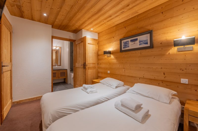 l'Ours Bleu C11 Ski-In at Vallorcine| Shared Pool, Gym & Wellness