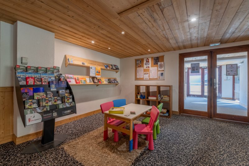 l'Ours Bleu B01 Ski-In at Vallorcine| Shared Pool, Gym & Wellness
