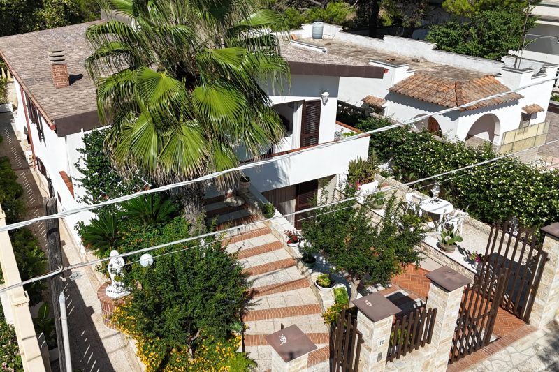 Villa Calò 1 with Garden, 200 meters from Sea