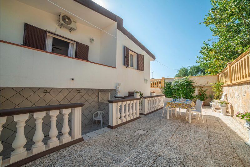 Villa Calò 2 with Garden, 200 meters from Sea