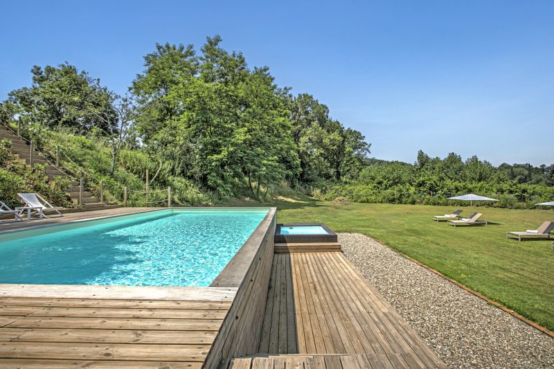 Relaxing Family Villa Roses Shared Pool10