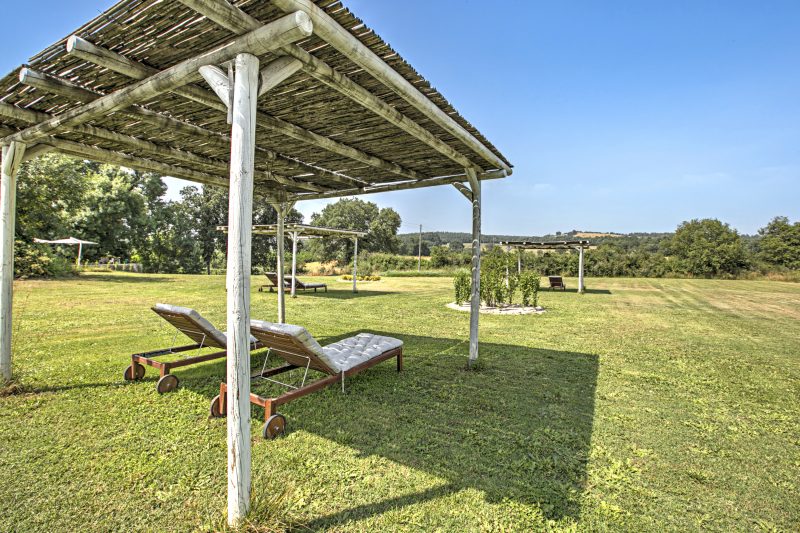Relaxing Family Villa Roses Shared Pool10