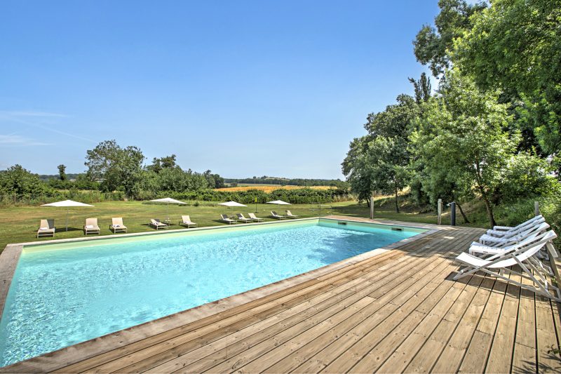 Relaxing Family Villa Roses Shared Pool10
