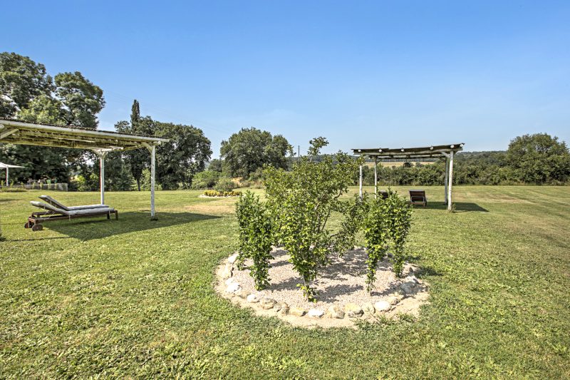 Relaxing Family Villa Roses Shared Pool 6