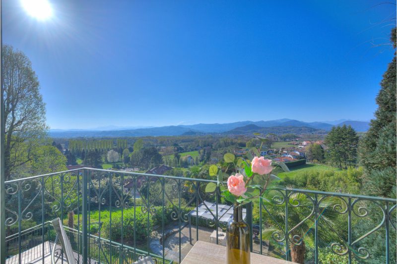 Villa La Rocca: Mountain and Lake Maggiore View
