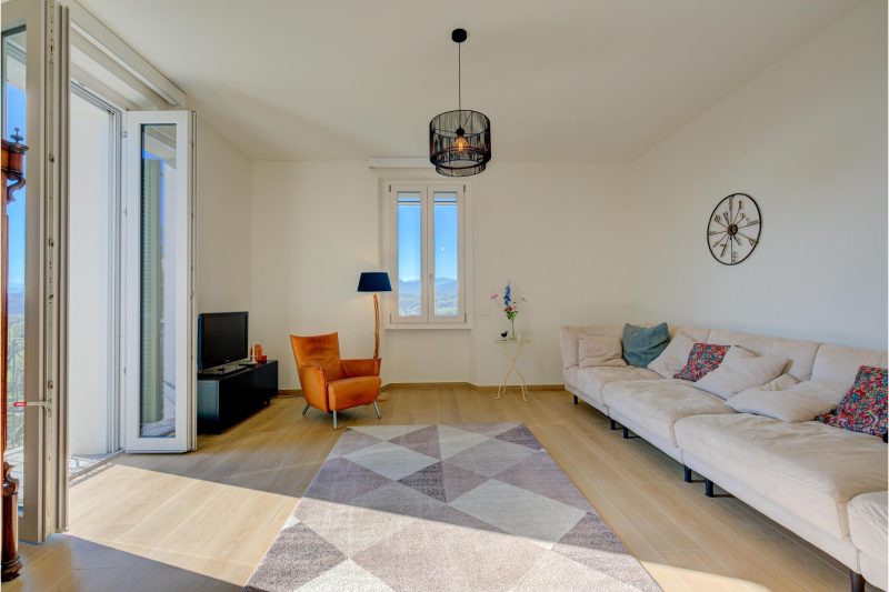 Villa La Rocca: Mountain and Lake Maggiore View