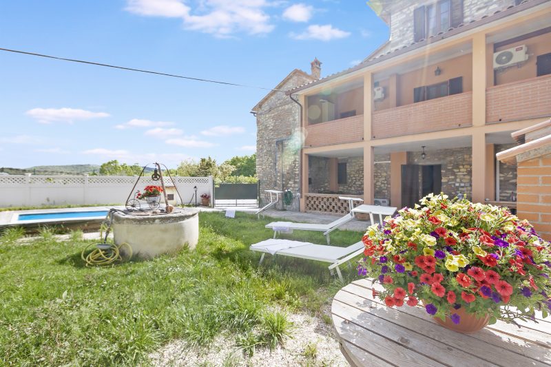 Studio With Pool And Garden