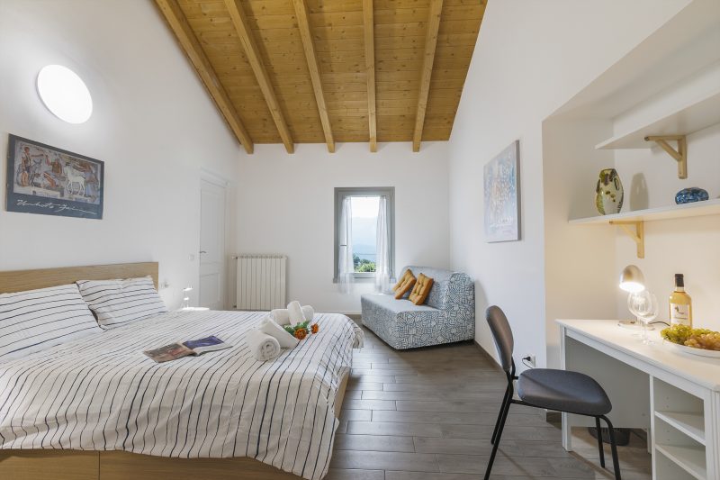 Residenza Quadrifoglio: Valley-view Villa with Private garden