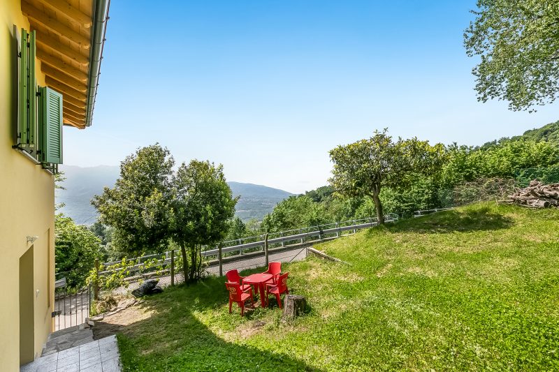 Residenza Quadrifoglio: Valley-view Villa with Private garden