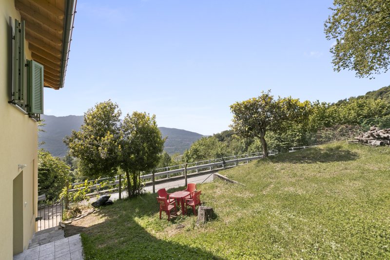 Residenza Quadrifoglio: Valley-view Villa with Private garden