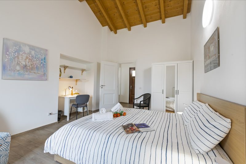 Residenza Quadrifoglio: Valley-view Villa with Private garden